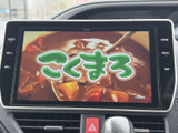 テレビ番組の映像を映せるモニターを装備。停車中にテレビや映像を視聴でき、待ち時間などの車内で過ごすひとときにも活用いただける装備です。
