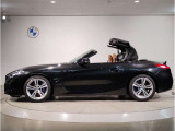 【拘りのFR】BMWが多く採用するFR車。ダイレクトでスポーティな加速感・シャープなハンドリングを実現。縦置きエンジンレイアウトにより、フラットで上質な乗り味です。