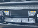 シートヒーター、座面を温めてくれます寒い時期には役立つ機能です。(運転席・助手席)