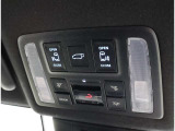 両側電動スライドドアのスイッチ付です。車内からもスイッチひとつで楽にドアの開閉が可能です。電動なので開閉時に力を使う必要がなく、半ドアになることもありません!