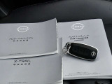 バック、ポケットの中に入れたままで、ドアロック、アンロック、 エンジンスタート出来ます。インテリジェントキー。取扱節経書と整備記録簿