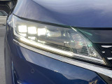 【ライトランプ】暗い夜道やトンネル内など明るい光で照らして運転をサポート。危険な暗所もこれで安心!