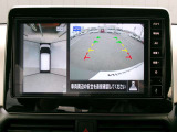 アラウンドビューモニター、まるで上空から見下ろししているかの映像がナビ画面で確認でき、安心して駐車をサポートすることができます。