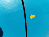 運転席ドアにキズがあります。