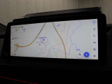 スマートフォンとの連携を可能にした12.3インチディスプレイオーディオにはコネクティッドナビPlusを搭載。フルセグTV、AM/FM(ワイドFM対応)、Bluetooth/USB入力に対応しています。