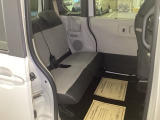 ホンダ車の低床ボディは、チャイルドシートへのお子さまの乗降や荷物の積載もスムーズ。座り心地が良く、快適なドライブを楽しんでいただけます。