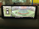 狭い場所での駐車やすれ違いなどでより的確な運転操作に役立つ360&deg;ビューモニターが装備されています。