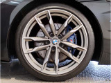 【BMWアロイホイル】軽量かつ強度に拘ったアロイホイル。走行性能ポテンシャルを引き出す設計。車の足元を引き締めてくれる大きなポイントはアロイホイルです。