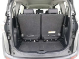 3列目シートを収納すれば、荷室スペースを広く活用できます!お買い物やレジャーにも便利です♪