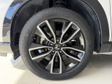 純正アルミホイールです。タイヤサイズは、225/50R18です。