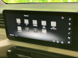 ラジオやBluetooth、USBなどの音源がアイコンで並び、使いたい項目を選びやすい表示です。複数の接続方法に対応した構成で、普段の音楽やラジオを楽しめます。