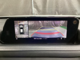 360度モニターは、4つのカメラによる前後左右・俯瞰映像でドライバーからは見えない領域の危険認知をサポート!全周囲の死角を減らし、狭い駐車場や幅寄せ、T字路の進入などの運転の安心感を高めます!
