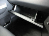室内に小物を入れる収納スペースがあれば車内が片付きますね☆