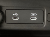 【USBポート】USBポートも装備されています、スマートフォンの充電やオーディオに連携も可能です、今や欠かせない装備の一つです!