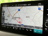 ナビ画面から地図やオーディオなどの項目を選べ、目的地の確認や音源の切り替えもスムーズです。画面上に機能がまとまり、日常のお出かけを便利にサポートします。