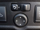 【電動格納ドアミラー】狭い駐車場で便利な電動格納ドアミラーが付いています。