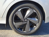 【タイヤ】 【純正17インチアルミホイール】《205/50R17》専用のアルミなのでお車のイメージぴったりですね!