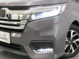 LEDヘッドライトとLEDフォグランプで、夜間の走行も明るい♪