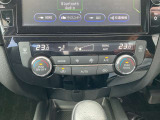 オ-トエアコン独立温度調整機能搭載。運転席側、助手席側を別々に温度設定ができます。