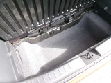 トランクアンダーボックス。荷物をたくさん収納できます。