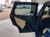 アンビエントライト:直接照明と間接照明を組み合わせて車内を印象深く演出し、寛ぎに満ちたインテリアの雰囲気を生み出します。
