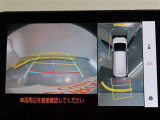 パノラミックビューモニター付きです。車両を上から見たような映像をモニター画面に表示。運転席からの目視では見にくい、車両周辺の状況をリアルタイムでしっかり確認できます。