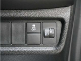 横滑りなどクルマの急激な挙動変化を抑制する「VSA」を搭載。