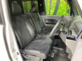 運転席まわりには十分なスペースがあり、大柄な方でもゆったり運転していただける環境です。