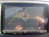 【バックカメラ】運転が苦手な方も車庫入れラクラクです!ギアをリバースに入れれば自動的に切り換わりますので、面倒な操作は不要です♪狭い駐車場もお車を傷つけず安心ですね!