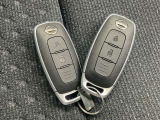 インテリジェントキーです。キーを取り出す事なく、車両のボタン操作だけてドアロック操作やエンジン始動等が可能です。