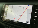 地図を画面いっぱいに表示し、現在地や周辺の道路を確認しやすいナビ画面です。表示切替などの項目も見やすく、目的地までの道順を確かめながらお出かけの計画に役立ちます。