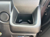 ドリンクホルダー装備☆運転席右側についていますのでドリンクも取り出しやすい☆
