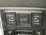 運転席の操作でオートスライドドアが開閉します!同乗者に優しく!とっても便利な機能です!