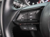 【ステアリングスイッチ】運転中、前方から目線をそらすことなく、オーディオ等の操作が可能な便利機能。安心&快適ドライブにはマストな装備。