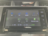 AM・FMラジオに加え、Bluetooth Audioの選択肢も表示されています。画面上で音源を選べるため、通勤やお出かけの際も、好みに合わせた音楽やラジオを手軽に楽しめます。
