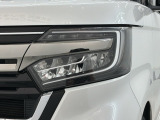 LEDヘッドライトは、点灯の瞬間から最大光量を発揮し、突然暗くなるトンネルなどでの安定感を高めます。
