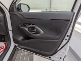 パワーウィンドウのスイッチですよ。運転席に居ながら窓を開け閉めのコントロールできます。