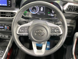 インテリアに合わせたデザインのステアリングは、運転される方のことも考え、運転しやすい形状、大きさです。是非一度、実際に触ってお確かめください。