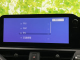FM・AM・TV・交通情報の選択肢が画面に並び、利用したい項目を確認しやすい表示です。メニューが見分けやすく、状況に合わせて音源や情報を選びたいときにも、スムーズに使い分けられます。