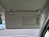 運転席日よけにはミラーがついてます♪