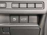 両手が荷物で塞がっている時にはコレ!パワーバックドアで開閉ラクラクです。バックドアに手が届かない時も、リモコンで開閉の操作が可能です。もちろん、荷物もたっぷり積めます。