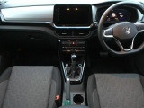 運転者中心に作られた運転席です。