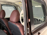 小さなお子様やご年配の方の乗車の際に乗り込みサポートのグリップがついてます。