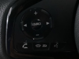 ステアリング左手側にオーディオ関連のコントロールスイッチを配置しています。操作時は視線を逸らすことなく運転に集中できます。
