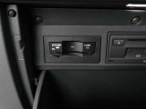 ETCユニットやCD+DVD+SDスロットがグローブBOX内に収まっています。