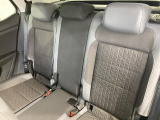 シートは適度な硬さによって長時間の運転でも疲れにくいと定評があります。国産車とは全く違った座り心地ですが、長年培われた欧州の椅子文化をご体感ください。