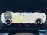 バーチャルコックピットでは、メーターやオーディオ操作、電話選択、地図の確認が可能。パネル内に高解像度の液晶ディスプレイを配置しております。