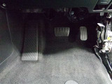 この車輌の清掃風景です!!シートを取り外して徹底洗浄!!細かなほこりやしみついた汗など、前使用者の痕跡を除去します