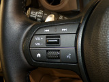 【ステアリングリモコン】ステアリングにオーディオ調節可能なスイッチが装備されていますので運転中でも視線をそらさずにオーディオの調節が可能です!