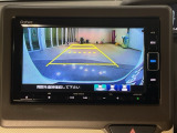 リアカメラ付で、後方をナビ画面で確認。車庫入れも安心です。もちろん、バックギアと連動しています。
